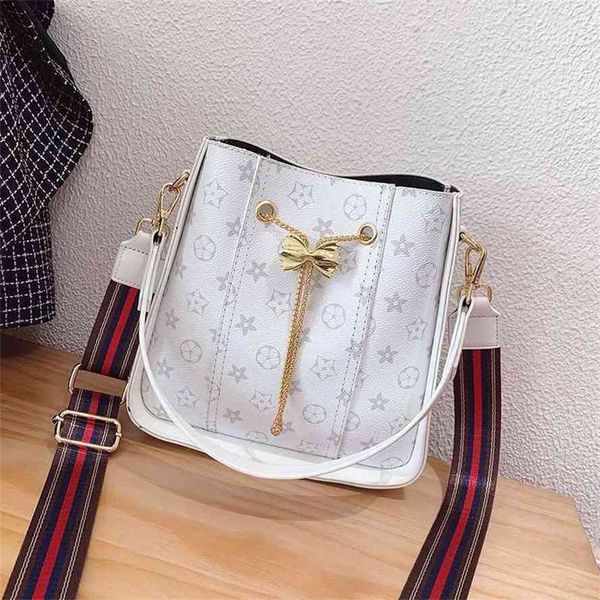 storage baag2020 women new fashion net red printing bucket messenger large capacity versatile shoulder baggg bag
storage baag2020 women new fashion net red printing bucket messenger large capacity versatile shoulder baggg bag