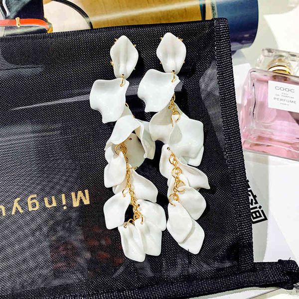 needle s925 silver rose petal long earrings exaggerated earrings net red temperament fashion, Golden
needle s925 silver rose petal long earrings exaggerated earrings net red temperament fashion, Golden