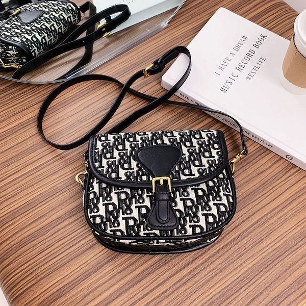 women's handbag 2022 new d letter bag canvas fashion trend saddle single shoulder diagonal
women's handbag 2022 new d letter bag canvas fashion trend saddle single shoulder diagonal