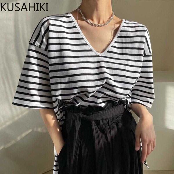kusahiki v-neck hit color striped women t shirts causal short sleeve women tee summer korean split graphic tees 6g866 210602, White
kusahiki v-neck hit color striped women t shirts causal short sleeve women tee summer korean split graphic tees 6g866 210602, White