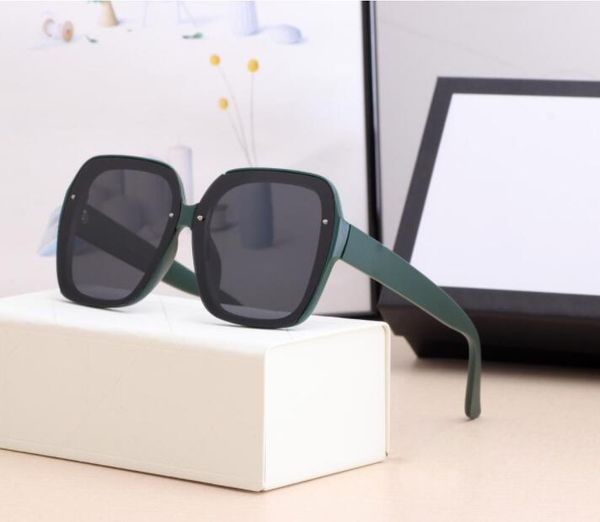 2021 luxury designer summer style temperament women sunglasses super light uv protection fahion mixed color come with box, White;black
2021 luxury designer summer style temperament women sunglasses super light uv protection fahion mixed color come with box, White;black