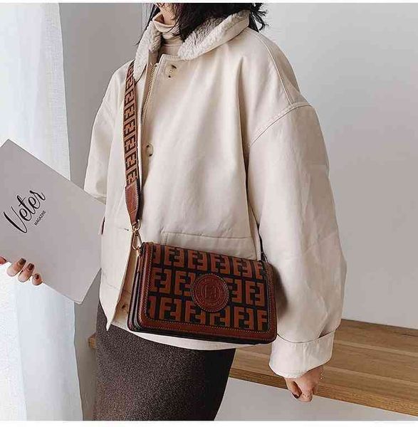 2022 new factory wholesale bag sen series women's texture single shoulder broadband messenger small square bag
2022 new factory wholesale bag sen series women's texture single shoulder broadband messenger small square bag