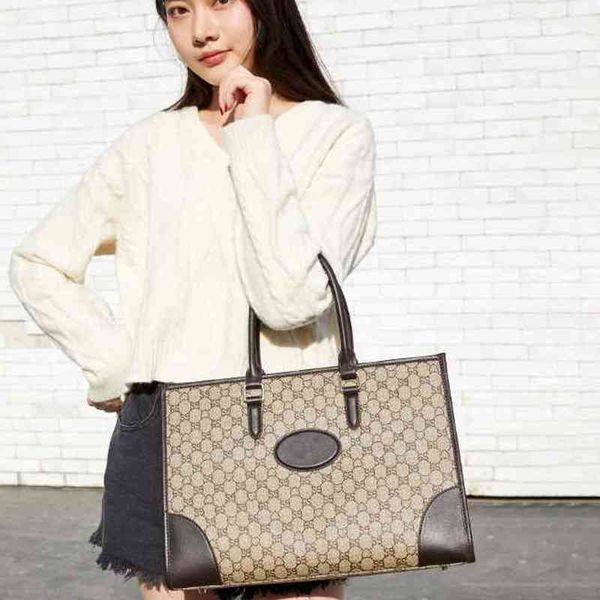 design simple handbag new versatile and winter atmosphere middle-aged women's tote bag large capacity handbags
design simple handbag new versatile and winter atmosphere middle-aged women's tote bag large capacity handbags