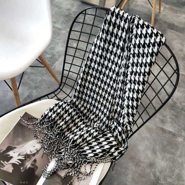 designer british classic double-sided black and white thousand bird plaid scarf women's winter long thickened warm big neck, Blue;black
designer british classic double-sided black and white thousand bird plaid scarf women's winter long thickened warm big neck, Blue;black