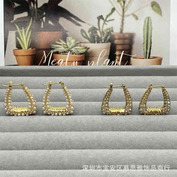 2021 luxury designer jewelry earrings horseshoe full diamond u-shaped high-grade luxury pearl texture temperament essential artifact for fem, Silver
2021 luxury designer jewelry earrings horseshoe full diamond u-shaped high-grade luxury pearl texture temperament essential artifact for fem, Silver