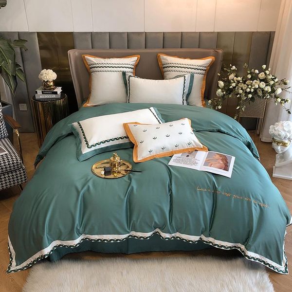 bedding sets embroidered duvet cover set premium soft egyptian cotton /king size 4pcs 1quilt 1bed sheet 2pillowcases
bedding sets embroidered duvet cover set premium soft egyptian cotton /king size 4pcs 1quilt 1bed sheet 2pillowcases
