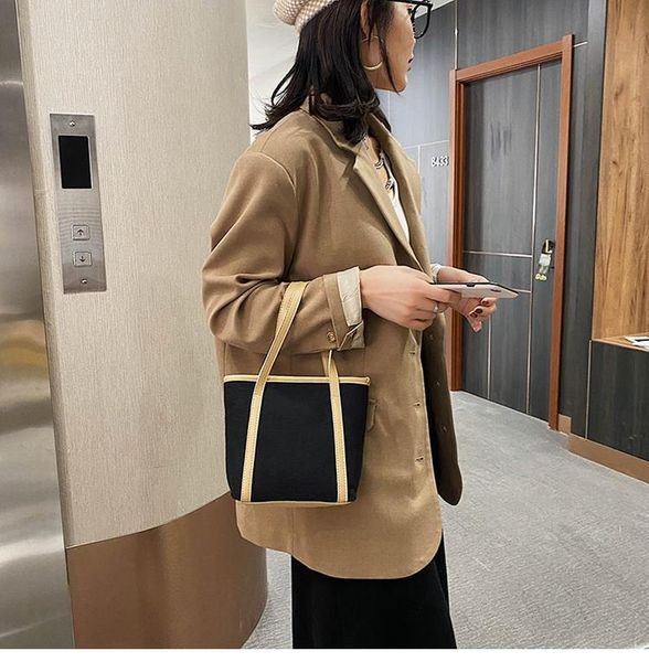 evening bags women's shoulder bag contrast color large capacity casual canvas samll handbags wholesale 2021 fashion female simple
evening bags women's shoulder bag contrast color large capacity casual canvas samll handbags wholesale 2021 fashion female simple