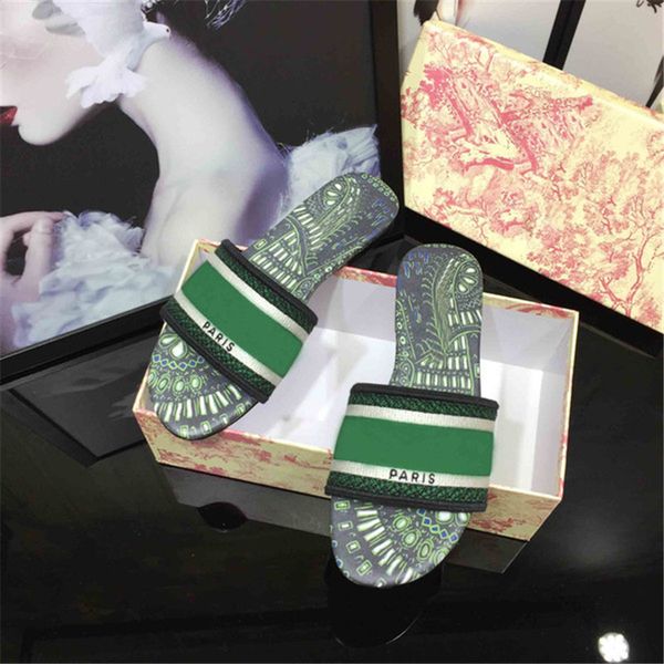 no box 2021 new women's sandals slippers embroidered sandals flower brocade lapel flip flop beach stripe leather lace flower 35-40, Black;red
no box 2021 new women's sandals slippers embroidered sandals flower brocade lapel flip flop beach stripe leather lace flower 35-40, Black;red