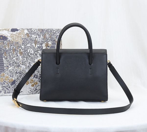 2021 new style bag brand lady fashion handbag luxury design totes single shoulder bag
2021 new style bag brand lady fashion handbag luxury design totes single shoulder bag