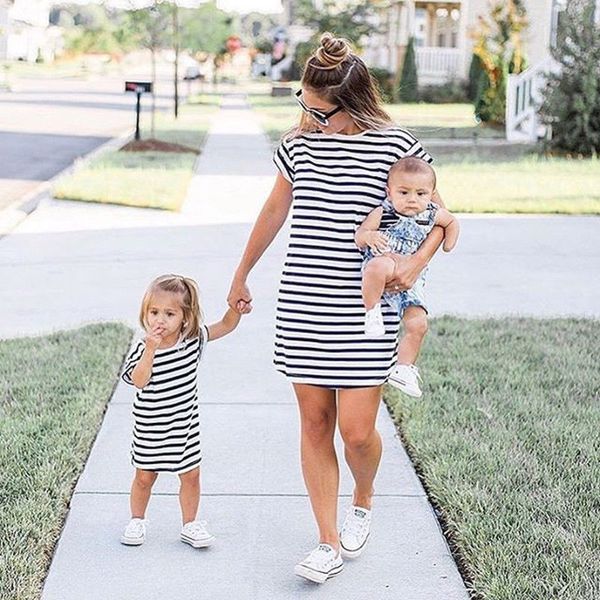 0-4t summer mother daughter dresses family matching clothes women girl short sleeve striped beach dress vestidos meisjes kleding, White
0-4t summer mother daughter dresses family matching clothes women girl short sleeve striped beach dress vestidos meisjes kleding, White