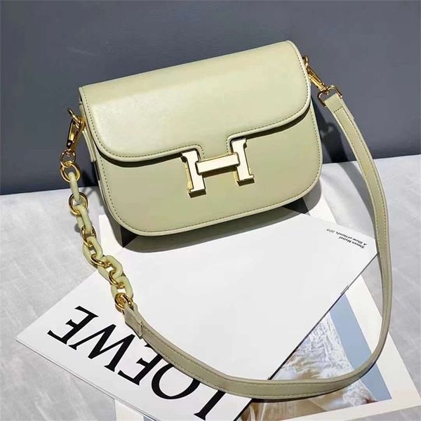 2021 new fashion h-button kangkang temperament stewardess super fiber women's tofu single shoulder messenger bag small
2021 new fashion h-button kangkang temperament stewardess super fiber women's tofu single shoulder messenger bag small