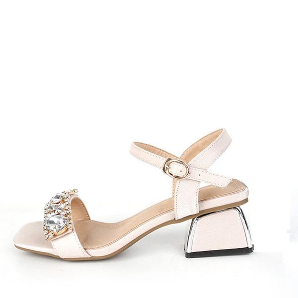 sandals large size flatened women's 2021 square diamonds medium heel with peep-toe, Black
sandals large size flatened women's 2021 square diamonds medium heel with peep-toe, Black