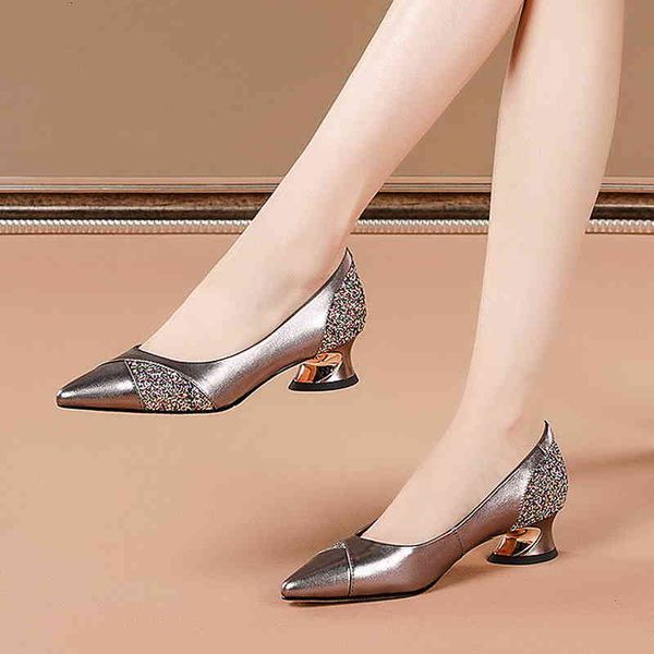 dress shoes thick heel single women,pointed toe,office lady working ,shallow,french style,female footware,black,gun color 5g13
dress shoes thick heel single women,pointed toe,office lady working ,shallow,french style,female footware,black,gun color 5g13