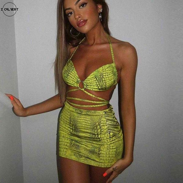 autumn and winter women's printed halter neck hollow straps exposed backpack hip skirt suit fashion crop short 211119, White
autumn and winter women's printed halter neck hollow straps exposed backpack hip skirt suit fashion crop short 211119, White