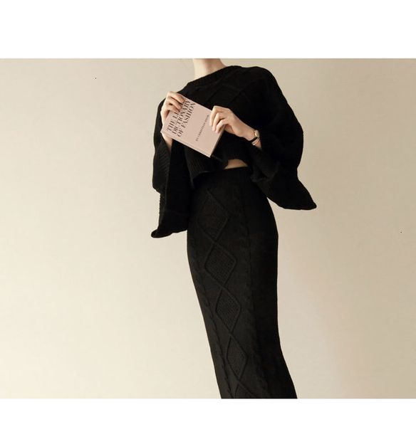 2021 new autumn winter fashion knitted 2 piece set batwing sleeve +slim split bodycon skirt female sweater 6ku0, Black;gray
2021 new autumn winter fashion knitted 2 piece set batwing sleeve +slim split bodycon skirt female sweater 6ku0, Black;gray