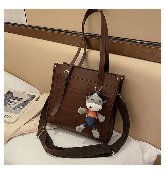 women's high texture soft leather hand 2020 new autumn and winter fashion armpit shoulder simple bucket bag
women's high texture soft leather hand 2020 new autumn and winter fashion armpit shoulder simple bucket bag