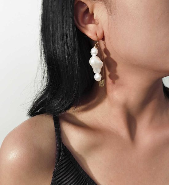 fashion accessories baroque creative imitation pearl earrings, simple personality back needle trendy women's earrings, Silver
fashion accessories baroque creative imitation pearl earrings, simple personality back needle trendy women's earrings, Silver
