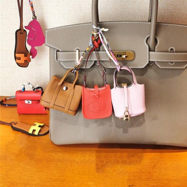 keychains luxury togo leather keychain mini evelyn bag charm genuine cow pendant trendy cute keyring woman accessory, Silver
keychains luxury togo leather keychain mini evelyn bag charm genuine cow pendant trendy cute keyring woman accessory, Silver