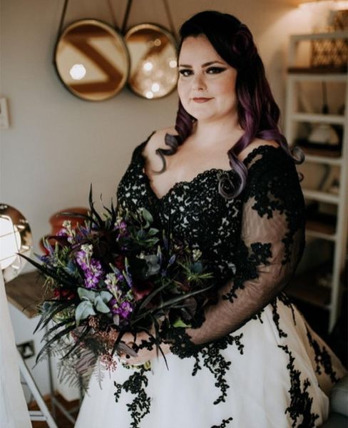 vintage black lace gothic wedding dress 2022 plus size sweetheart a line tulle hollow back applique wedding dresses bridal gowns new, White
vintage black lace gothic wedding dress 2022 plus size sweetheart a line tulle hollow back applique wedding dresses bridal gowns new, White