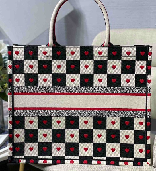 the latest women's shopping bag large capacity handbag handmade monogram pattern embroidery in paris, france french designers support c
the latest women's shopping bag large capacity handbag handmade monogram pattern embroidery in paris, france french designers support c