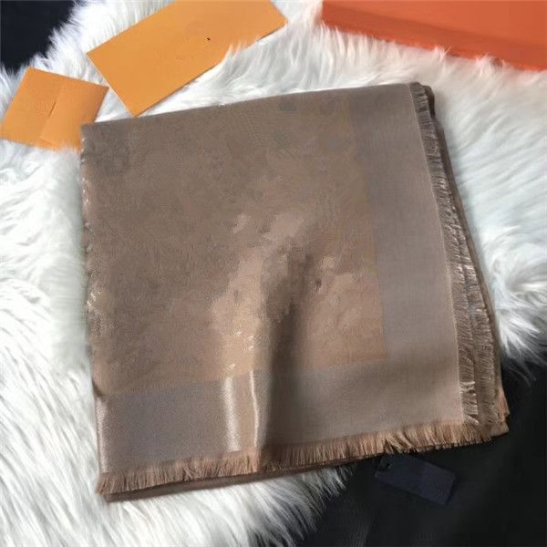 140x140cm silk scarves 4 season scarf man women shawl long neck 17 leaf clover highly quality 5a, Blue;gray
140x140cm silk scarves 4 season scarf man women shawl long neck 17 leaf clover highly quality 5a, Blue;gray