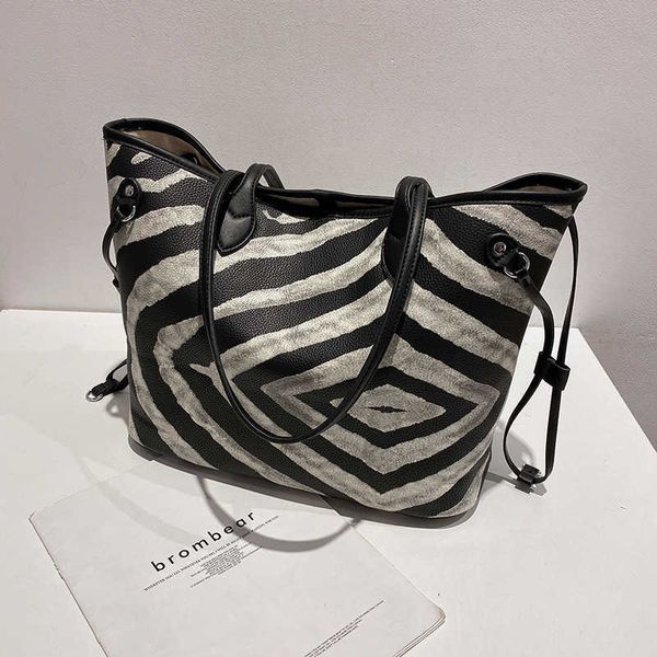 handbag women's black and white stripe large capacity tote bag 2021 fashion trend texture three piece armpit bag
handbag women's black and white stripe large capacity tote bag 2021 fashion trend texture three piece armpit bag