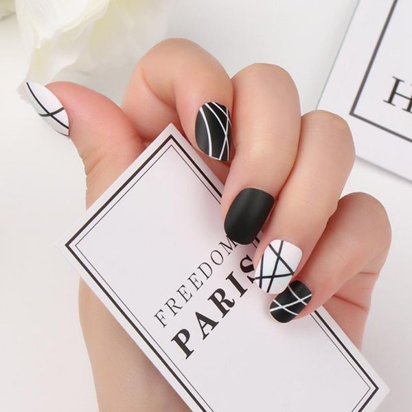 false nails 24pcs matte black and white simplicity design short fake artificial nail art tips press on with glue, Red;gold
false nails 24pcs matte black and white simplicity design short fake artificial nail art tips press on with glue, Red;gold