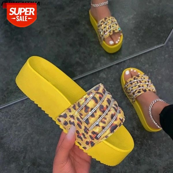 2020 new rhinestones platform slippers women bling flat sandals outside summer fashion ladies crystal slipper beach slides #ct9c, Black
2020 new rhinestones platform slippers women bling flat sandals outside summer fashion ladies crystal slipper beach slides #ct9c, Black