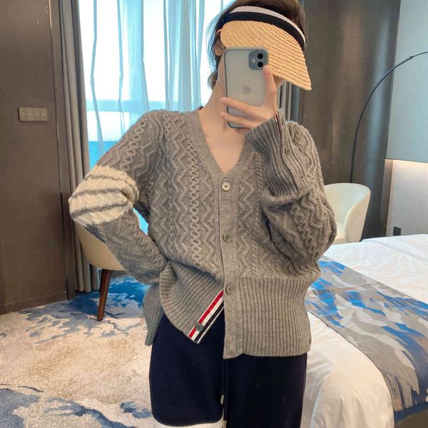 1418 autumn new thick needle wave cardigan loose sweater long sleeve jacket women, White;black
1418 autumn new thick needle wave cardigan loose sweater long sleeve jacket women, White;black