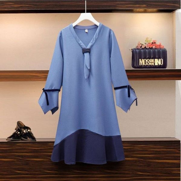 temperament foreign autumn large 200kg size winter new women's dress style age reduction small fragrance skirt cover belly show thin an, Black;gray
temperament foreign autumn large 200kg size winter new women's dress style age reduction small fragrance skirt cover belly show thin an, Black;gray