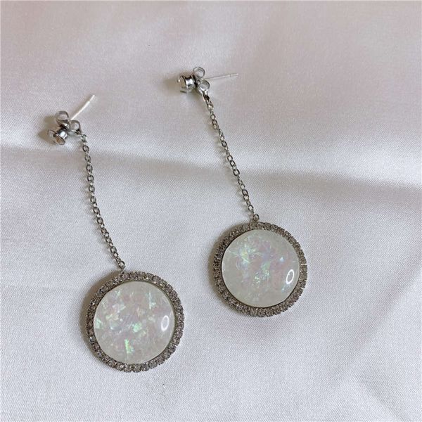 hbp fashion korean east gate geometric simple bright diamond mosaic shell wafer crystal long 925 silver needle tassel earrings
hbp fashion korean east gate geometric simple bright diamond mosaic shell wafer crystal long 925 silver needle tassel earrings