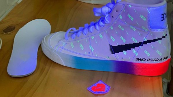 2020 latest nk highest reflective luminous quality sneakers men shoes women chaussures de designer sports loafers running martin platform, Black
2020 latest nk highest reflective luminous quality sneakers men shoes women chaussures de designer sports loafers running martin platform, Black