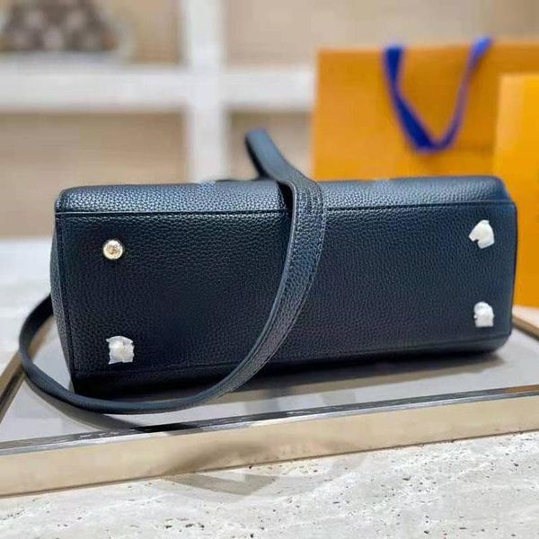 handbag luxury retro 3a quality classic brand 28*21cm shopping bag leather large capacity handbag lady shoulder bag 2 colors
handbag luxury retro 3a quality classic brand 28*21cm shopping bag leather large capacity handbag lady shoulder bag 2 colors