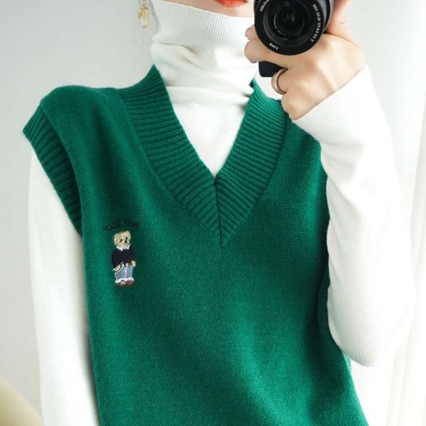 wool knitted vest in autumn winter women's loose embroidery v-neck waistband thickened outside with bottomed sweater ma jianv, White
wool knitted vest in autumn winter women's loose embroidery v-neck waistband thickened outside with bottomed sweater ma jianv, White
