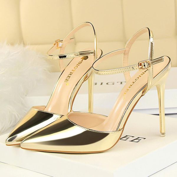 2021 summer women .5cm high heels gold sandals lady shiny leather strap sandles female wedding bridal prom fetish shoes, Black
2021 summer women .5cm high heels gold sandals lady shiny leather strap sandles female wedding bridal prom fetish shoes, Black