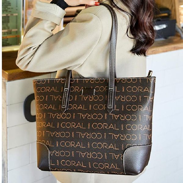 evening bags larger capacity pvc women totes 2021 fashion letter printing one shoulder ladies famous purse and handbags sac luxe cc
evening bags larger capacity pvc women totes 2021 fashion letter printing one shoulder ladies famous purse and handbags sac luxe cc