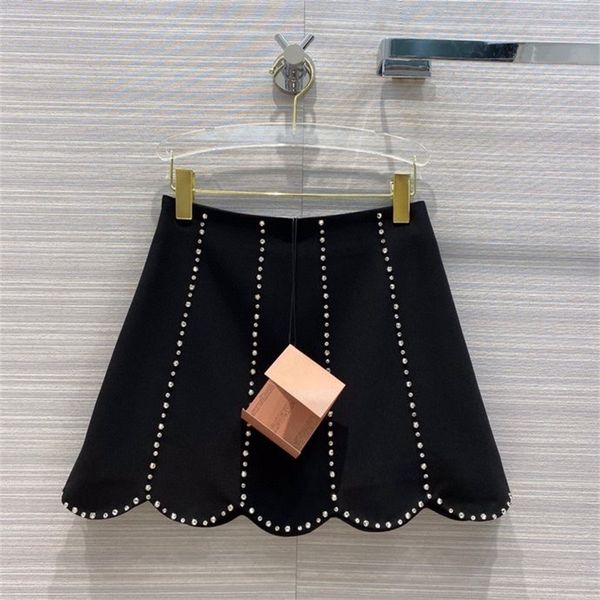 autumn brand luxury diamonds beading woman skirts white/black elegant high waist a-line mini skirts womens 210315
autumn brand luxury diamonds beading woman skirts white/black elegant high waist a-line mini skirts womens 210315
