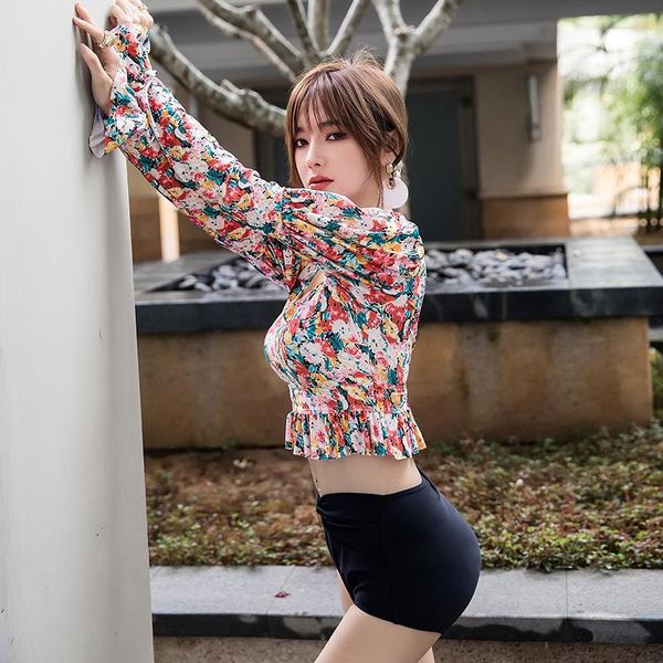 swimsuit long sleeve women high quanlity one piece push up pad korea style bathing suit floral boy-short high waist
swimsuit long sleeve women high quanlity one piece push up pad korea style bathing suit floral boy-short high waist