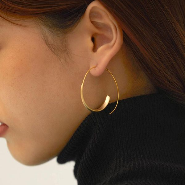 hoop & huggie aomu 2021 design exaggerate mininalist gold color geometric circle metal earrings for women year gifts, Golden;silver
hoop & huggie aomu 2021 design exaggerate mininalist gold color geometric circle metal earrings for women year gifts, Golden;silver