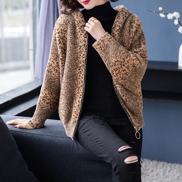 2021 new women autumn winter vintage leopard print jacket female thick warm faux mink fur knitted batwing sleeve cardigan n180gwuh, White;black
2021 new women autumn winter vintage leopard print jacket female thick warm faux mink fur knitted batwing sleeve cardigan n180gwuh, White;black