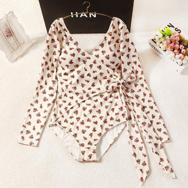 2021 new long sleeve v-neck one piece swimwear padded bathing suit printed beachwear summer women swimsuit monokini suits
2021 new long sleeve v-neck one piece swimwear padded bathing suit printed beachwear summer women swimsuit monokini suits