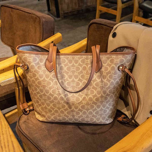 handbag large capacity women's bag 2021 style temperament versatile ins fashion texture one shoulder armpit, Black;red
handbag large capacity women's bag 2021 style temperament versatile ins fashion texture one shoulder armpit, Black;red