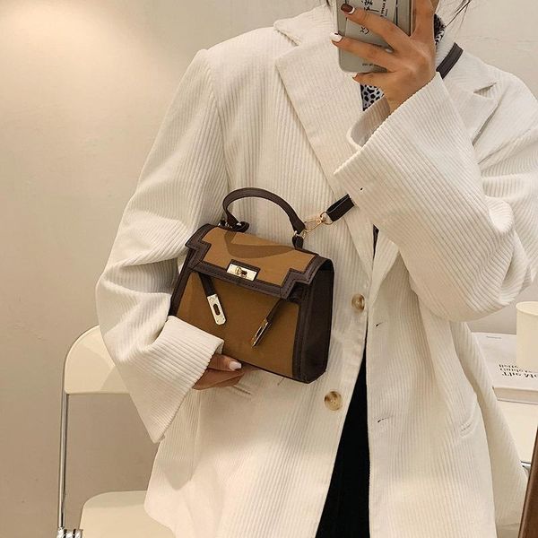evening bags 2021 fashion tassel women crossbody pu leather small flap messenger bag for ladies sling mobile phone wallet handbags bolsa
evening bags 2021 fashion tassel women crossbody pu leather small flap messenger bag for ladies sling mobile phone wallet handbags bolsa
