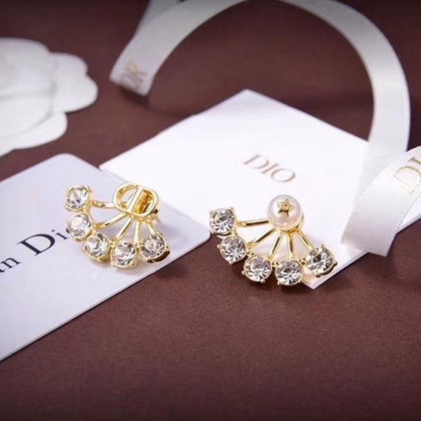 special offer 70% off new pearl letter asymmetric earrings high version brass earrings with drill, Golden;silver
special offer 70% off new pearl letter asymmetric earrings high version brass earrings with drill, Golden;silver