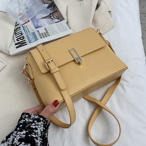 niche design high-end western bag female 2021 new fashion korean messenger bag selling square bag shoulder width 22cm
niche design high-end western bag female 2021 new fashion korean messenger bag selling square bag shoulder width 22cm