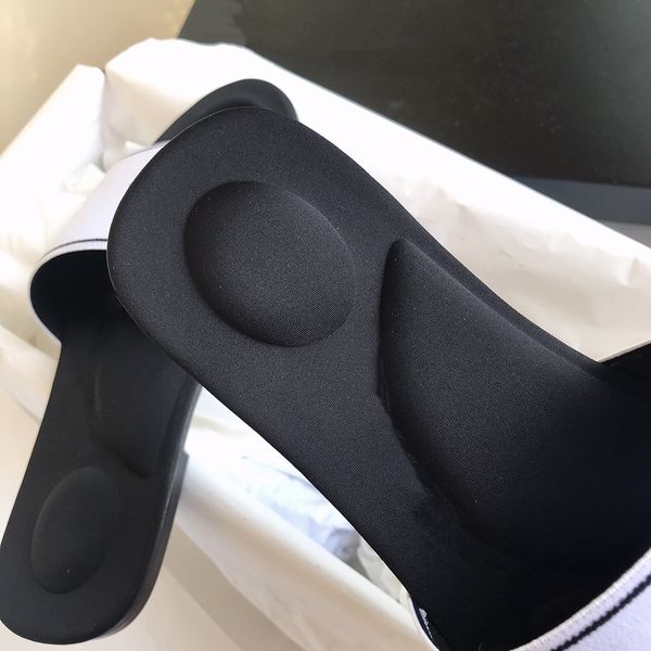 simple fashion classic casual designer slippers summer and fall sandals luxury shoes, Black
simple fashion classic casual designer slippers summer and fall sandals luxury shoes, Black