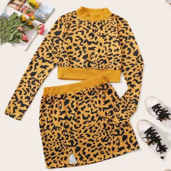 two piece dress 2021 autumn winter women fashion leopard 2 outfits long sleeve sweater crop and mini skirt ladies casaul suit set, White
two piece dress 2021 autumn winter women fashion leopard 2 outfits long sleeve sweater crop and mini skirt ladies casaul suit set, White