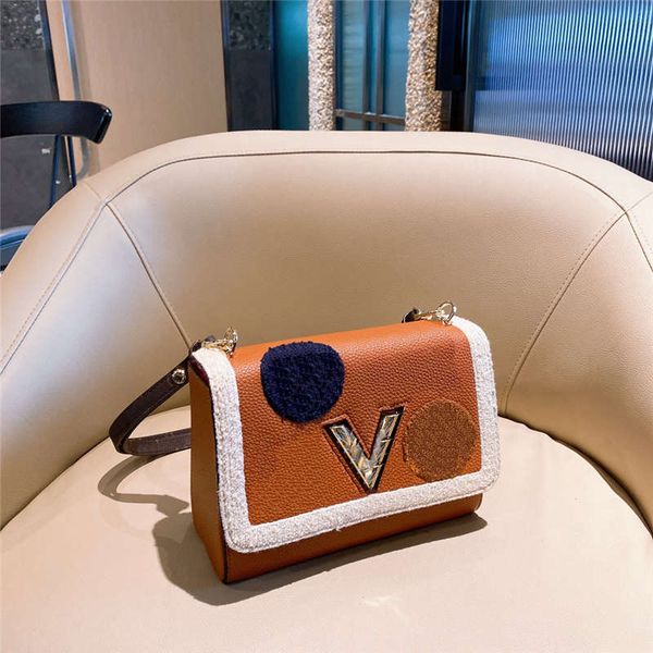 designers women lamb wool embroidery metal buckle contrast colors stylish crossbody bags ladies shoulder bags 4 colors high quality
designers women lamb wool embroidery metal buckle contrast colors stylish crossbody bags ladies shoulder bags 4 colors high quality