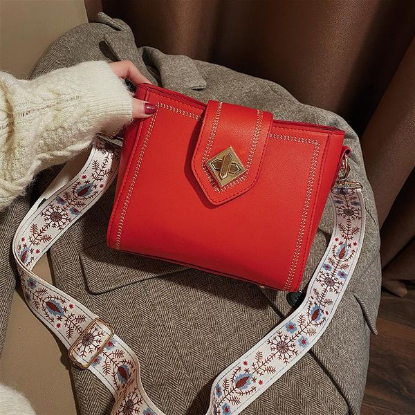 evening bags women's crossbody shoulder bag bucket shape flower printed belt metal lock leather large capacity wholesale retro female
evening bags women's crossbody shoulder bag bucket shape flower printed belt metal lock leather large capacity wholesale retro female