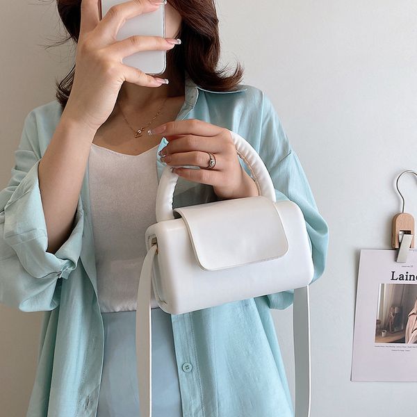 high-quality s gujia quality 2021 summer new guliang same women's hand pottery net red foreign style design inclined cross bag
high-quality s gujia quality 2021 summer new guliang same women's hand pottery net red foreign style design inclined cross bag